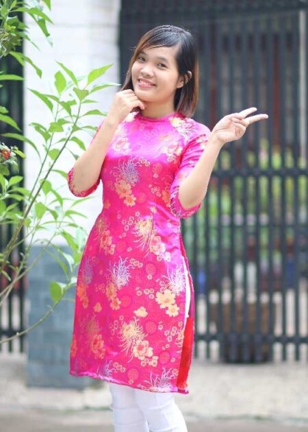 Áo dài cách tân gấm hồng thọ cúc