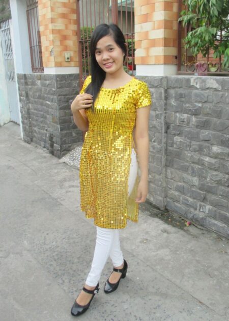 Áo dài cách tân kim sa vàng