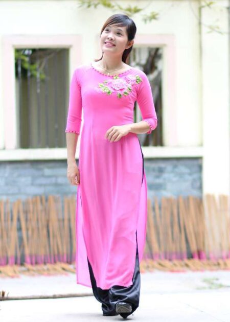 Áo dài chiffon hồng kết đá dán hoa 3D