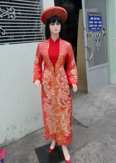 Áo dài hoàng hậu màu đỏ