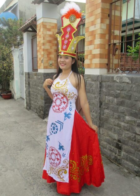 Áo dài múa Âu Lạc nhung trắng