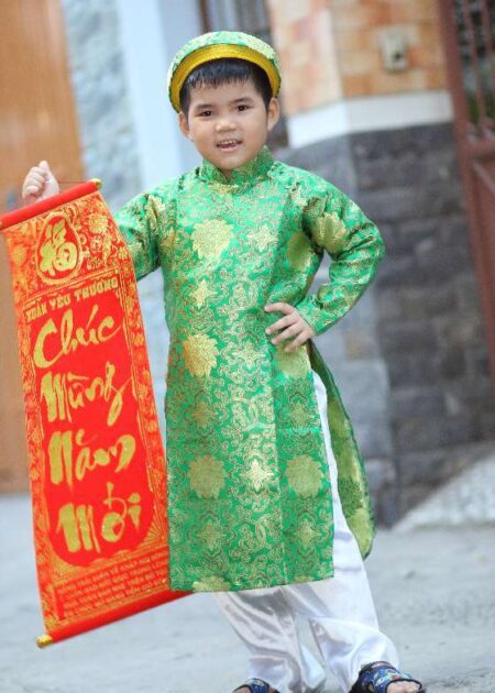 Áo dài nam gấm bông sen trẻ em màu xanh lá