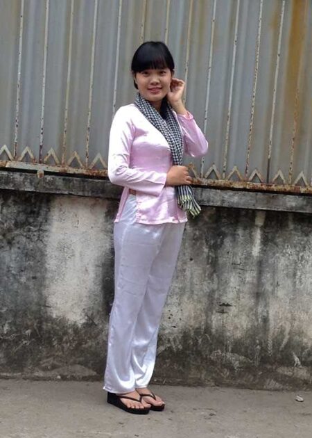 Bà ba nữ phi bóng màu hồng nhạt