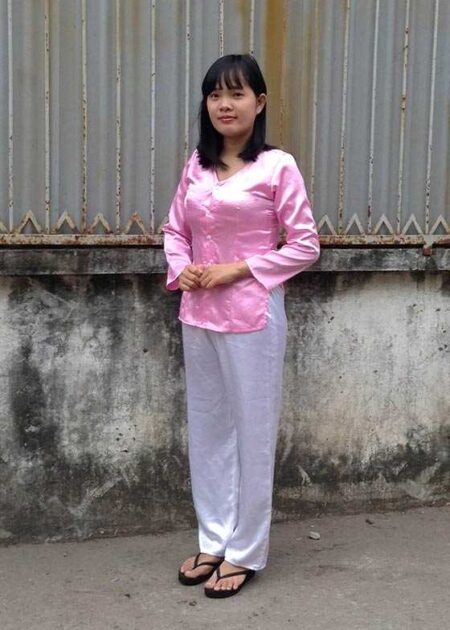 Bà ba nữ phi bóng màu hồng phấn