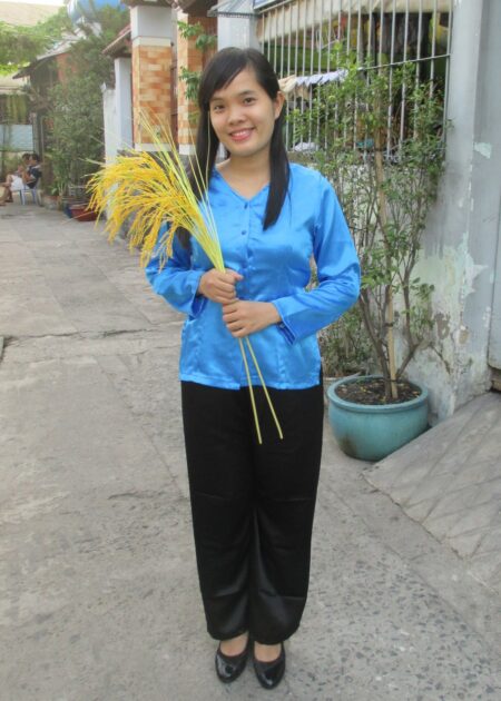 Bà ba nữ phi bóng màu xanh biển