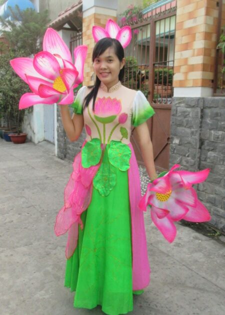 Đầm múa sen da, tà cánh sen xếp