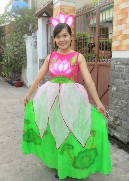 Đầm múa sen đai nhiều cánh