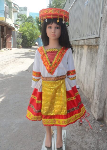 Dân tộc Mèo mầm non áo thun trắng viền đỏ váy phi đỏ