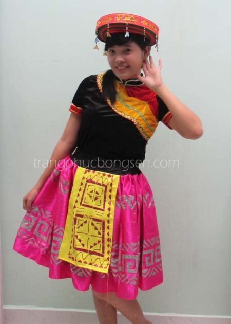 Đồ dân tộc Mèo áo nhung đen-vàng, váy phi hồng in phun