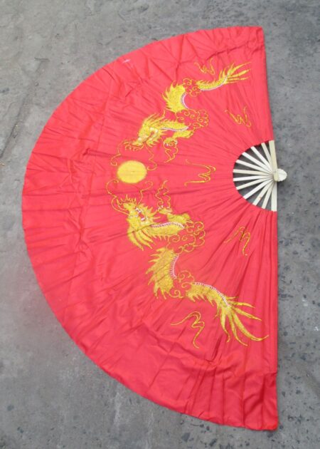 Quạt múa đại nền đỏ rồng vàng