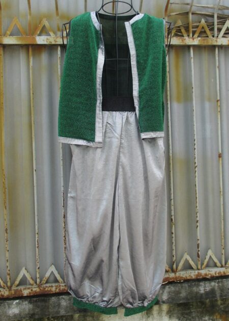 Trang phục Alibaba nam áo xanh quần xám