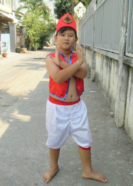 Trang phục Alibaba trẻ em đỏ viền xanh