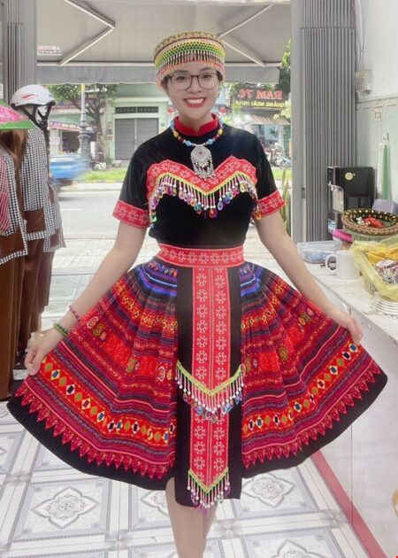 Trang phục biểu diễn 54 dân tộc (lẻ): H'Mông/Mèo áo đen, cổ M, đai dài