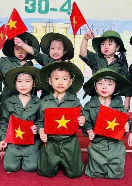 Trang phục bộ đội trẻ em