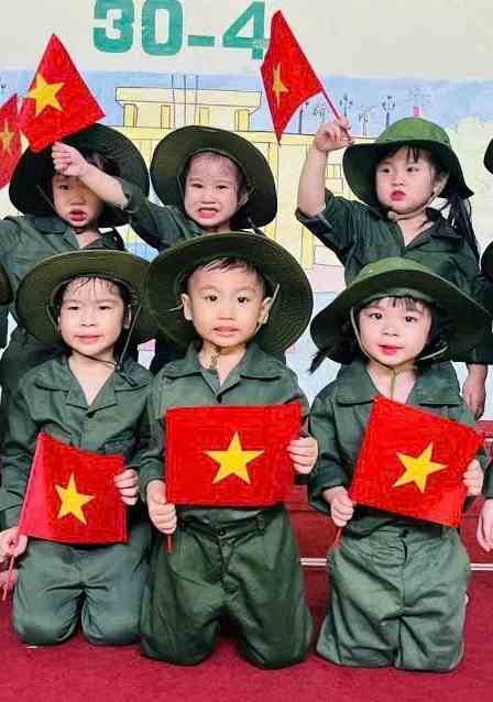 Trang phục bộ đội trẻ em