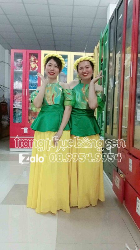 Trang phục đầm múa yếm gấm xanh váy vàng