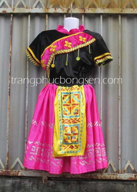 Trang phục dân tộc Mèo áo nhung đen - hồng, váy phi hồng in phun