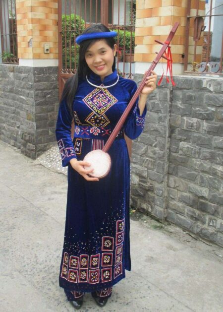 Trang phục dân tộc Tày nữ nhung xanh phun toàn thân