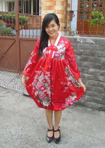 Trang phục Hanbok Hàn Quốc màu đỏ