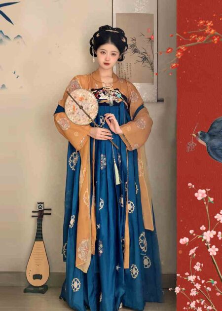 Trang phục Hằng Nga (chị Hằng) váy cúp ngực vàng xanh