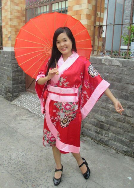 Trang phục Kimono Nhật Bản màu đỏ