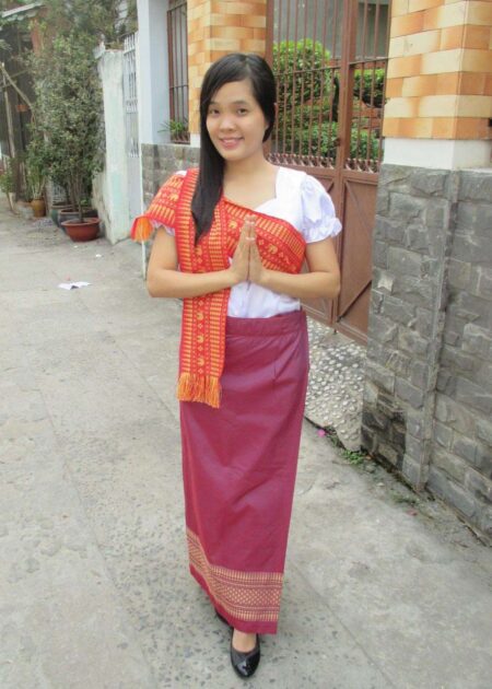 Trang phục Lào (màu nâu)