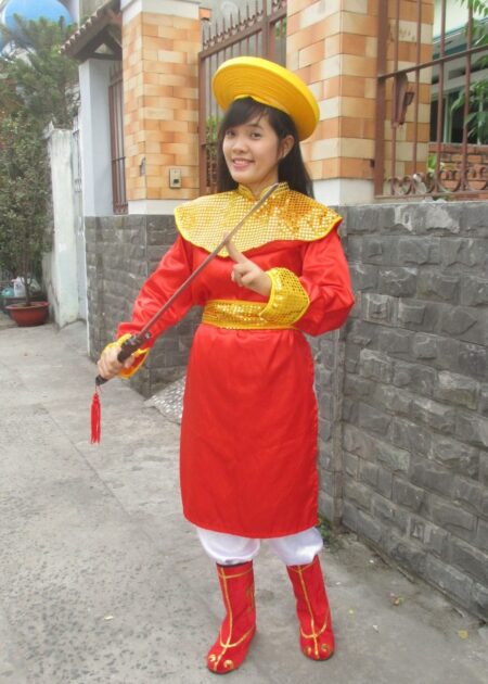 Trang phục nữ tướng màu đỏ