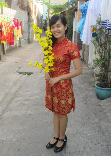 Trang phục Sườn Xám gấm sen đỏ