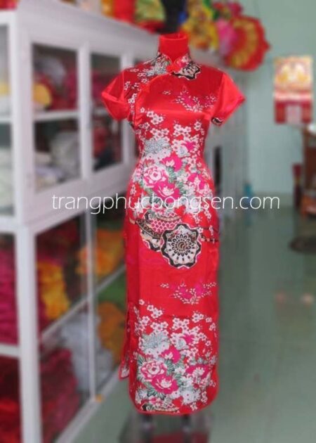 Trang phục Sườn Xám tà dài màu đỏ