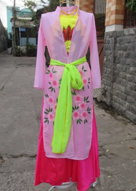 Tứ thân trẻ em tà vẽ màu hồng