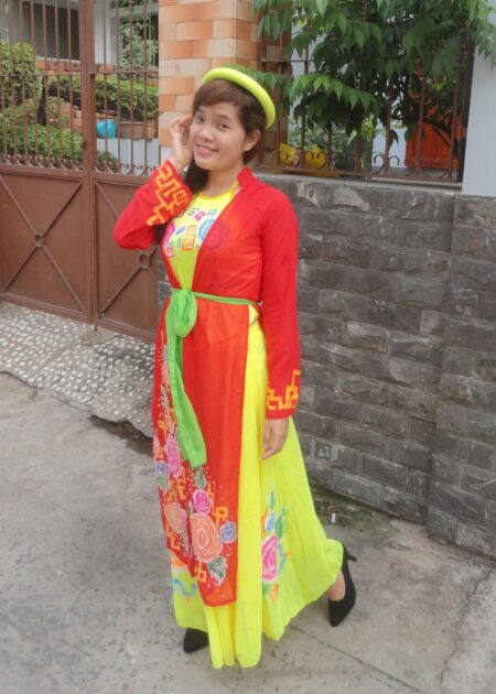 Tứ thân voan lụa đỏ hoa vẽ